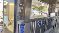 Camion de restauration mobile en acier inoxydable de haute qualité pour pizzas, glaces, grillades, hot-dogs et snacks, avec suivi GPS - En promotion