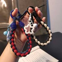 Dragonne de téléphone tressée avec breloques étoiles et clochettes, cordon en nylon bicolore, lanière courte tressée pour coque de téléphone ou porte-clés