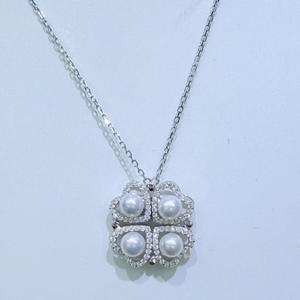 เวนชี จูจี้จี้มุกน้ำจืดธรรมชาติ 4-5 มม. ไร้ตำหนิออโรร่า โคลเวอร์ เลิฟ ซิลเวอร์สร้อยคอเพชรประกายรุ่น 35780 - Product Image 3