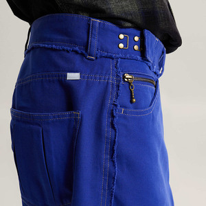 Jean en denim bleu roi uni haut de gamme OEM 2026, coupe droite ample avec bords effilochés, idéal pour les sorties décontractées et le quotidien - Product Image 4