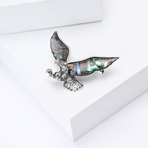 Novo Broche de Águia em Liga Criativo e Personalizado para Homens e Mulheres, Joia de Luxo Leve de Alta Qualidade para Presentes em Banquetes - Product Image 3