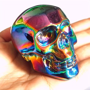 Crânes en obsidienne aura titane de style bohème polis en gros, sculptures de crânes en pierre aura pour une décoration intérieure unique et un cadeau de vacances - Product Image 1