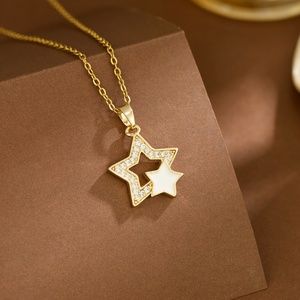 Collar con colgante de estrella 3D hueca de grano delicado y cadena fina para mujer, ideal para uso diario, citas y banquetes. Joyería para pedidos al por mayor. - Product Image 4
