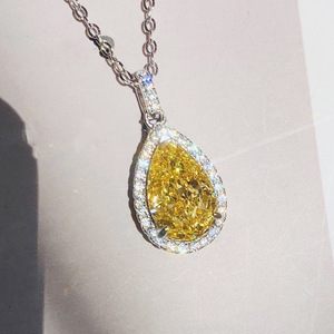 Collana con Ciondolo a Goccia per Donna, Elegante e Versatile, per Uso Quotidiano e Feste - Product Image 2