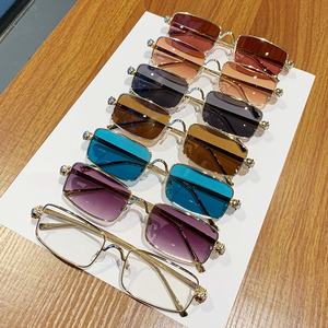 Nuovi arrivi <span class=keywords><strong>occhiali</strong></span> da sole in metallo retrò Unisex con lenti piccole forme Concave Hip Hop da <span class=keywords><strong>discoteca</strong></span> popolare quadrato retrò Design uomo donna - Product Image 2