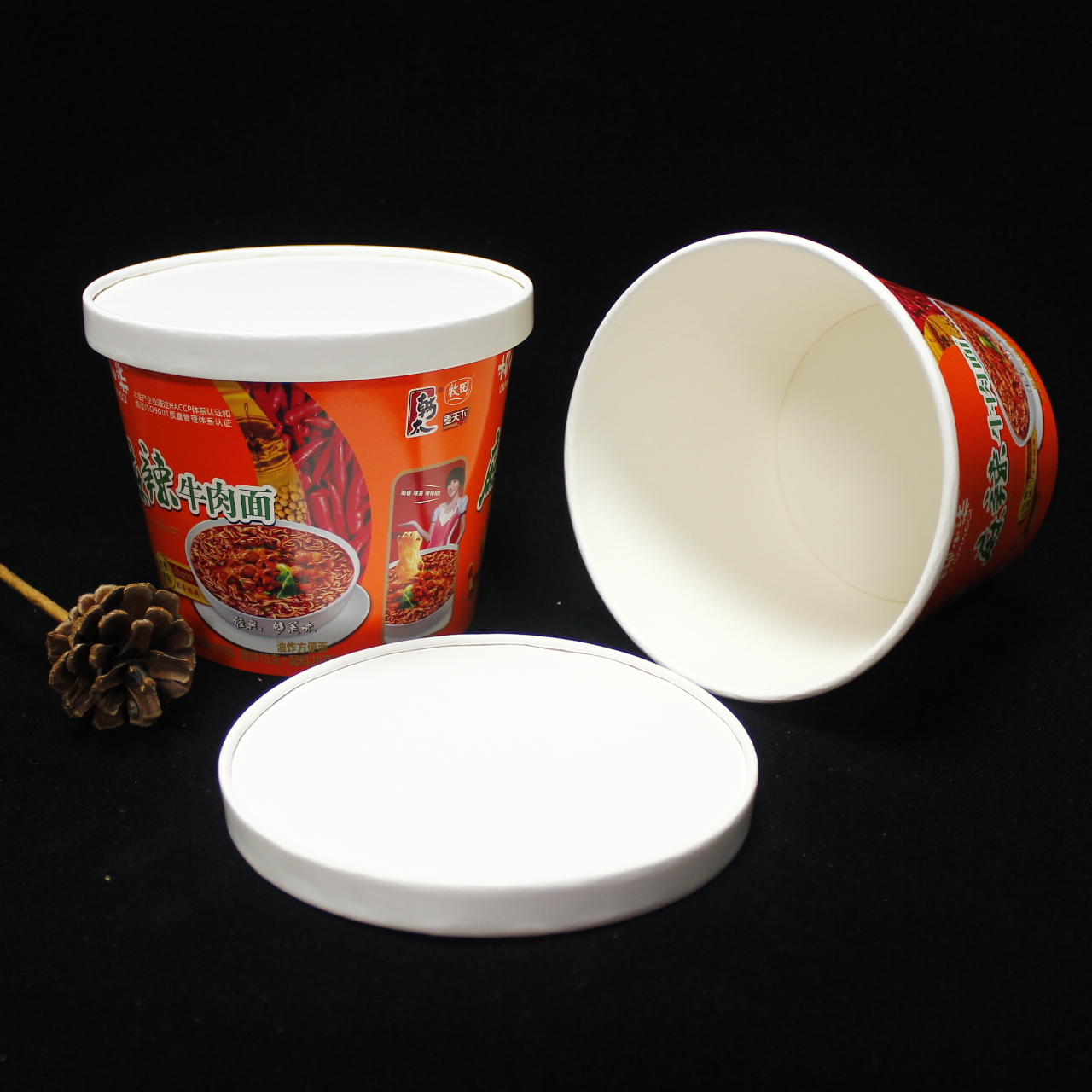 Wholesale Eco-Friendly Disposable Biodegradable Food Grade Paper Modern Salad Bowls Embossed Lid 998ml Capacity Bowls Plates