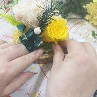 Konservierte Rosenblüten-Kuppel mit LED-Nachtlicht, zwei konservierte Rosen, Muttertag, Geburtstagsgeschenk für Mama, Oma, Heimdekoration für den Tisch.