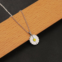 Collier tendance en acier inoxydable, déclaration élégante, sans ternissement, séparable, aimant, résine, pendentif fleur de marguerite, colliers pour femmes