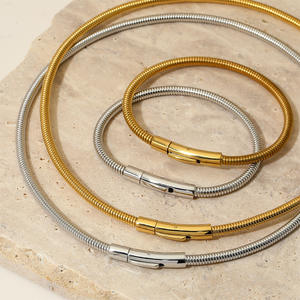 مجموعة قلادة وأساور بسيطة على الطراز الأوروبي والأمريكية من الفولاذ المقاوم للصدأ سلسلة عظام مجوهرات أنيقة بالجملة - Product Image 3