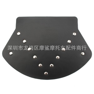 แผ่นรองบังโคลนมอเตอร์ไซค์ Moshark หนังสีดำ ดีไซน์แบบหมุด สำหรับ Harley XL883 1200 อะไหล่ตกแต่ง - Product Image 1