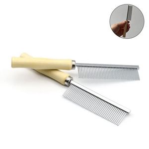 Peine metálico mayorista de dientes anchos con mango de madera para la eliminación de piojos y pelo de mascotas - Product Image 1