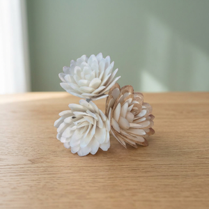 Flores de Cerezo de Madera Sola Blancas Hechas a Mano de 8CM, Ecológicas, Difusor de Aroma de Tailandia, Venta al por Mayor para Bodas - Product Image 3