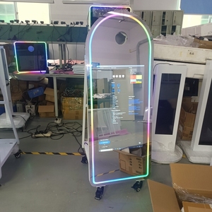 Couleur <span class=keywords><strong>noir</strong></span> <span class=keywords><strong>et</strong></span> <span class=keywords><strong>blanc</strong></span> en option 32 pouces écran tactile intelligent miroir photomaton vente chaude <span class=keywords><strong>mariage</strong></span> fête miroir stand - Product Image 3