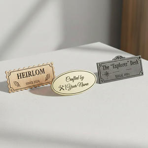 <span class=keywords><strong>Targhetta</strong></span> in <span class=keywords><strong>Metallo</strong></span> Personalizzata con Logo e Nome, Design in Rilievo su Ottone per Mobili - Product Image 1