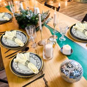 2025 nouveau Antique noir or en <span class=keywords><strong>plastique</strong></span> chargeur assiette <span class=keywords><strong>pas</strong></span> <span class=keywords><strong>cher</strong></span> en gros plat de service pour les fêtes de mariage décoration de Table <span class=keywords><strong>Transparent</strong></span> - Product Image 5