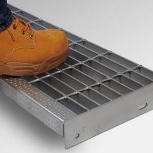 Gradini per Scale in Alluminio/Acciaio Inossidabile Moderni Resistenti alla Corrosione Leggeri e Durevoli Mai Arrugginiti per Uso su Passerelle - Product Image 1