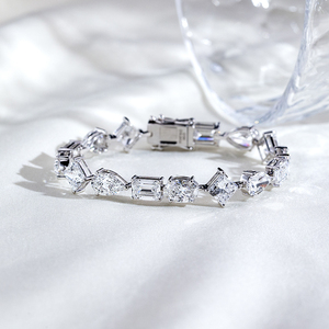 Pulsera de Diamantes de Lujo MSB-674 en Oro Blanco de 18K con Diamantes de Corte Elegante Cultivados en Laboratorio - Product Image 1