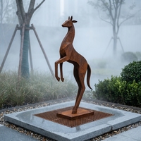 Statue de kangourou surdimensionnée en acier Corten, finition patine de rouille pré-âgée, sculpture de repère pour entrée de ranch prairie