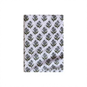 Tela de algodón puro premium con estampado a mano presenta elegantes motivos florales Buti en gris y verde, bellamente estampados sobre una superficie limpia. - Product Image 1