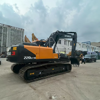 Excavatrice sur chenilles Hyundai 220LC-9S d'occasion, 22 tonnes, 95% neuve, moteur diesel, pompe hydraulique, PLC, godet de terrassement