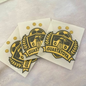 Badges de football 3D personnalisés en TPU, écussons en silicone avec logo de club de football, impression sérigraphique personnalisée pour vêtements de sport - Product Image 3