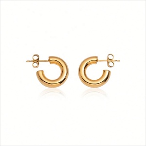 Boucles d'oreilles créoles classiques épaisses personnalisées en acier inoxydable plaqué or 18 carats pour femmes - Product Image 1