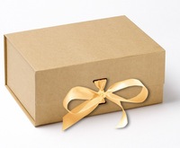 Boîte cadeau rigide haut de gamme, emballage de rangement en carton personnalisé pour vêtements, chaussures, chapeaux avec gaufrage, revêtement UV, fermeture magnétique pliable