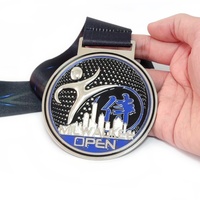 Medallas Metálicas 3D Ecológicas Personalizadas al por Mayor, Acabado Dorado, Diseño de Pirámide con Logotipo Personalizado para Premios Deportivos de Karate, Judo y Taekwondo