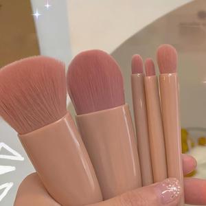 Juego de 5 mini <span class=keywords><strong>brochas</strong></span> de <span class=keywords><strong>maquillaje</strong></span> rosas con <span class=keywords><strong>estuche</strong></span> con espejo, kit de <span class=keywords><strong>brochas</strong></span> cosméticas portátiles de viaje <span class=keywords><strong>para</strong></span> base y sombra de ojos - Product Image 3