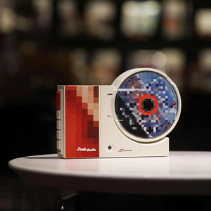 Lecteur CD rétro pixel art personnalisé avec coque transparente et double haut-parleur pour décoration de bureau à domicile ou cadeau - Product Image 4