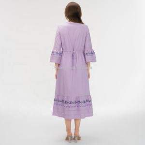 Vestido Midi Elegante para Mujer, Diseño OEM de Última Moda, Cuello en V, Manga Acampanada, Bordado Floral - Product Image 2