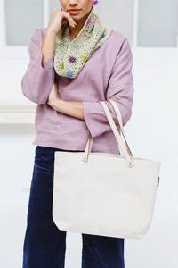 Sac fourre-tout en toile cirée vintage robuste avec logo personnalisé, idéal pour les voyages et la plage, avec poche et fermeture éclair - Product Image 6