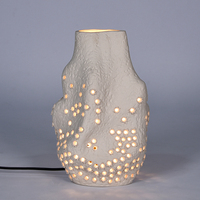 Lampe de table LED écologique en céramique poreuse à pois multicolores, style ferme moderne simple, pour salon