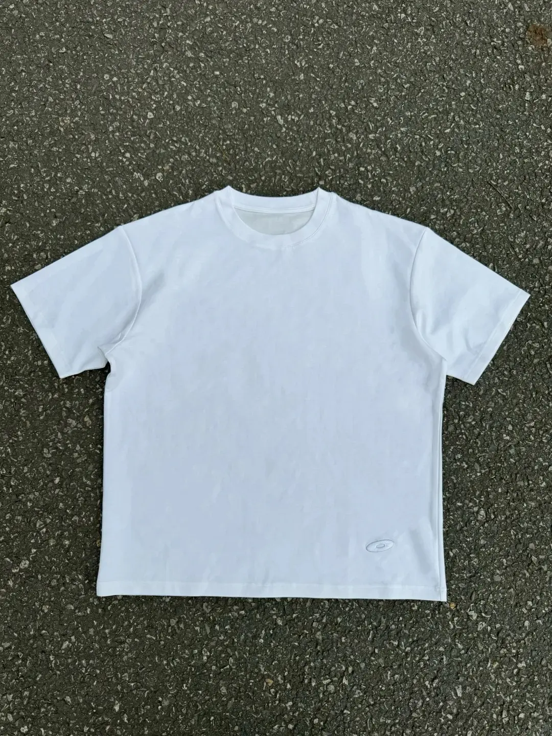 Patrón de bordado de camiseta de hombre personalizado de fábrica textura más avanzada Tela fresca seleccionada de 180gsm-300gsm