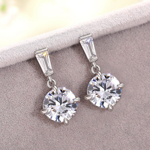 Orecchini a Perno Rotondi Minimalisti per Donne, Eleganti Gioielli da Ufficio - Product Image 2