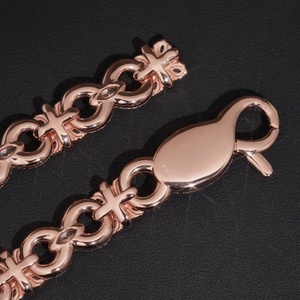 <span class=keywords><strong>Collana</strong></span> a Catena Cubana di Lusso Hip Hop in Argento 925 <span class=keywords><strong>Personalizzata</strong></span> con Croce Infinity da 15MM in Moissanite e Oro Rosa - Product Image 3
