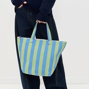 กระเป๋าผ้าแคนวาสลายทางขนาดใหญ่ ปรับแต่งได้ พร้อมซิป สกรีนโลโก้เองได้ ใช้ซ้ำได้ กระเป๋าถือสำหรับเดินทาง กระเป๋าถือสตรี กระเป๋าโท้ทผ้าฝ้าย สำหรับฤดูร้อนและฤดูใบไม้ร่วง - Product Image 1