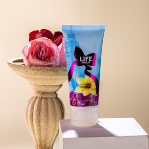 Perfumes para Distribuidores: Bruma Perfumada Enchanting LIFE <span class=keywords><strong>AMOUR</strong></span>, Spray Cautivador para Citas Románticas, Splash Corporal - Product Image 4