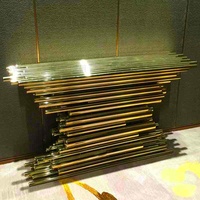 Ensemble de tables consoles en acier inoxydable et laiton doré avec miroir pour la décoration du hall d'hôtel