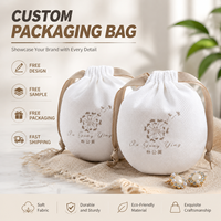 Pochette en coton sergé blanc imprimée sur mesure avec logo cœur, ruban noir, petit sac cadeau pour les faveurs de mariage