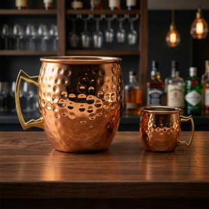 Ensemble de tasses à Moscow Mule en cuivre massif, fabriquées à la main, avec finition martelée et poignée en laiton, compatibles lave-vaisselle et micro-ondes, pour les fêtes - Product Image 3