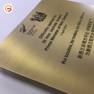 จากัวร์ผู้ผลิตที่กำหนดเองติดผนัง <span class=keywords><strong>Bas</strong></span> บรรเทาโล่ทองเหลืองแกะสลักป้ายโลหะแผ่น - Product Image 1