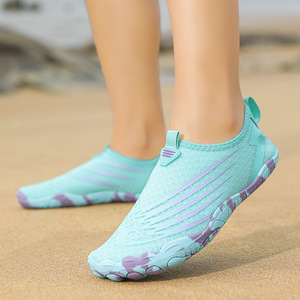 Zapatos de Agua con Parte Superior de Malla, Suela de Goma, Transpirables, Unisex, para Uso en la Playa en Verano, Punta Cerrada, Entresuela de EVA, Ligeros, de Secado Rápido - Product Image 1