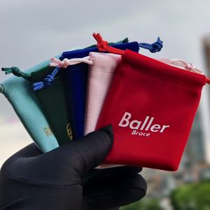 Sacs à perruques en satin de soie avec cordon de serrage, impression sérigraphique personnalisée, vente en gros |   Pochettes de rangement pour extensions de cheveux de qualité supérieure - Product Image 5