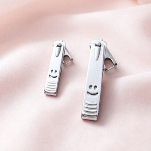 El fabricante suministra cortaúñas giratorios de 360 grados con diseño de cara sonriente, cortaúñas de acero inoxidable para uso doméstico. - Product Image 2
