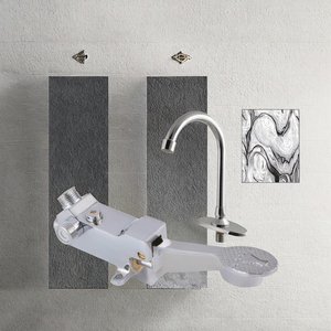 Moderno a foro singolo in ottone con sensore tattile misurato valvola a pedale rubinetto acqua calda/fredda lavello da cucina per uso ospedaliero da palestra - Product Image 3