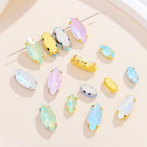 Cristales de vidrio tipo marquesa con orificio para joyería DIY y accesorios de ropa, engaste de 4 puntas, opciones multicolor. - Product Image 2