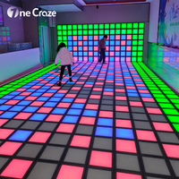 Dalles de sol LED interactives personnalisées pour jeux de sol, idéales pour les jeux de Hopscotch et Floor Is Lava en aire de jeux intérieure