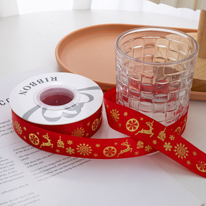 Rollos de cinta decorativa temática navideña con estampado dorado de 2,5 cm para envolver regalos y manualidades - Product Image 6