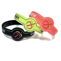 Cadeaux personnalisés Bijoux de sport personnalisés en caoutchouc et silicone Bracelet en relief Bracelet en forme d'extraterrestre